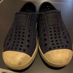 Size 10 kids native jefferson navy blue
